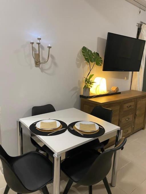 Studio In The Center, 2 Mins From The Beach ลูตรากี ภายนอก รูปภาพ